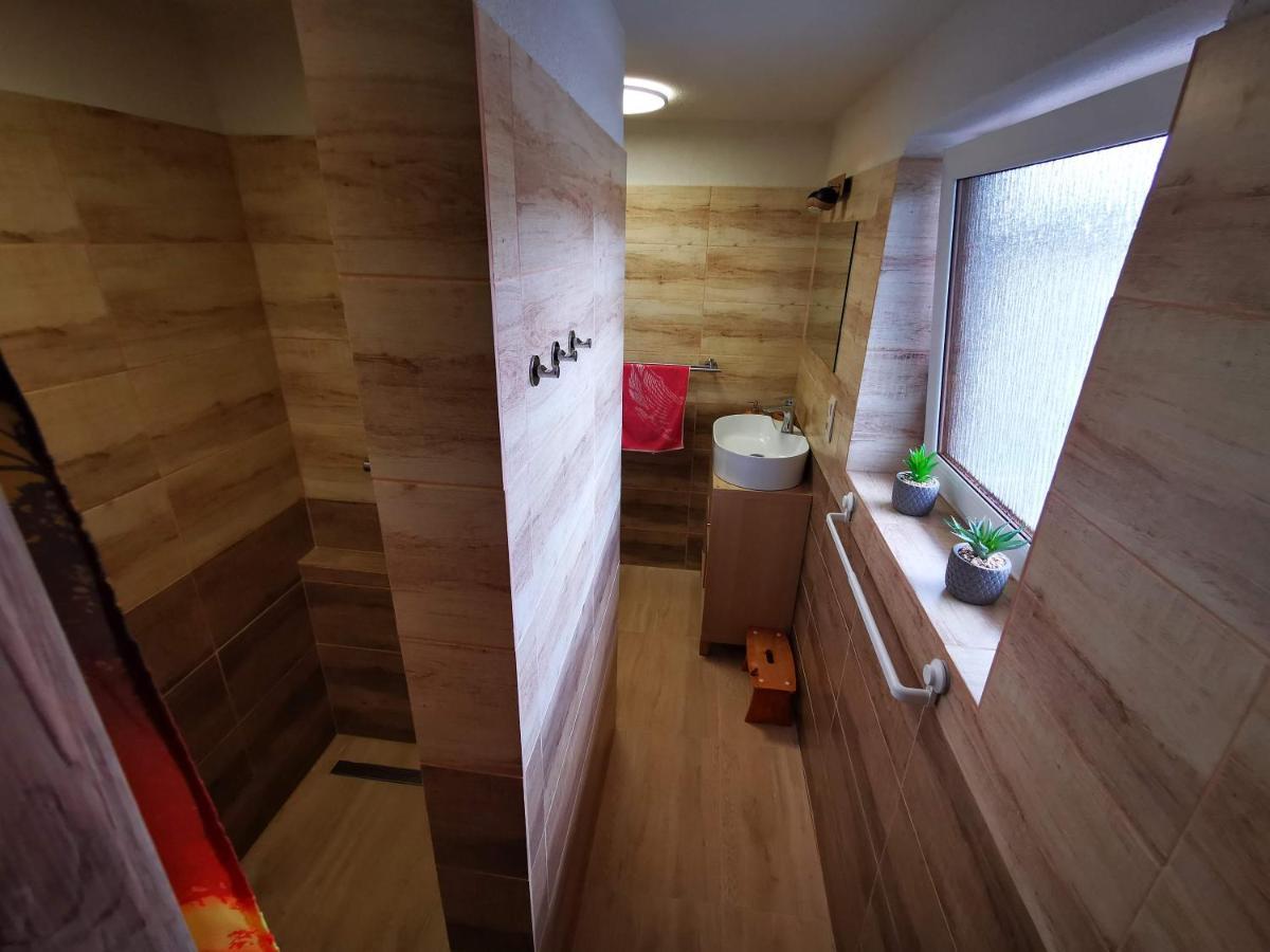 Chata Baska Na Liptove S Vlastnym Dvorom Liptovský Mikuláš Exteriör bild